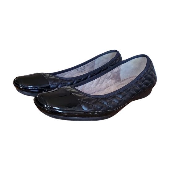 Naturalizer Quilted and Patent Leather Ballet Flats in Size 6 - Picture 8 of 9